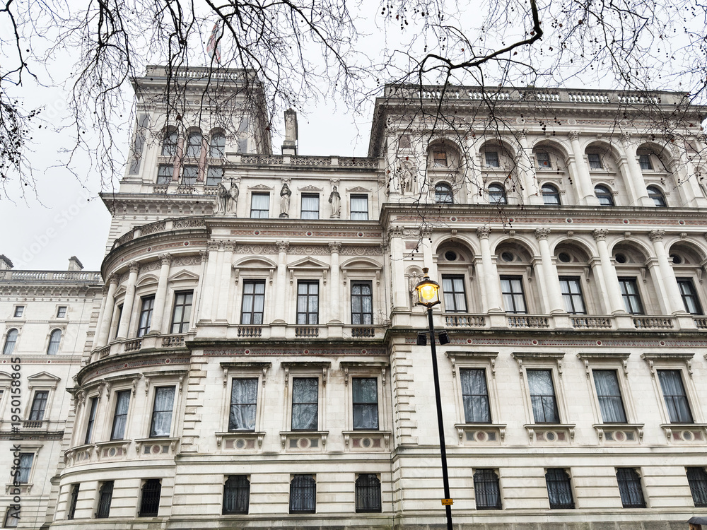 Fototapeta premium Historic London building with ornate facade and a street lamp on a cloudy day