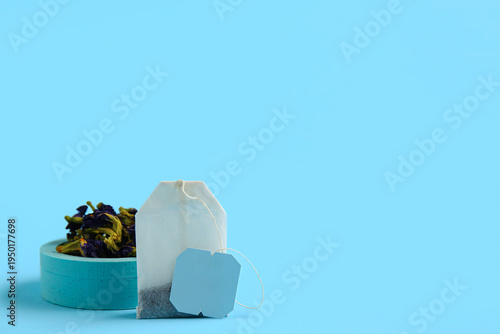 Composition with dry tea le...