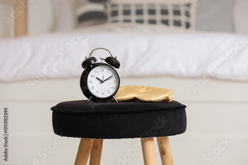 Retro alarm clock with slee...