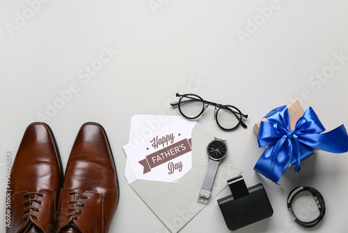 Postcard with gift box, sho...
