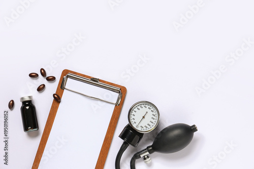 Blank clipboard with sphygm...