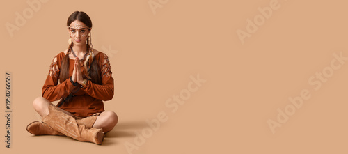 Foto Beautiful young woman in Indian costume praying on beige background