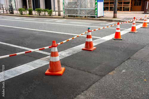 Photos 道路工事で通行規制された大通り