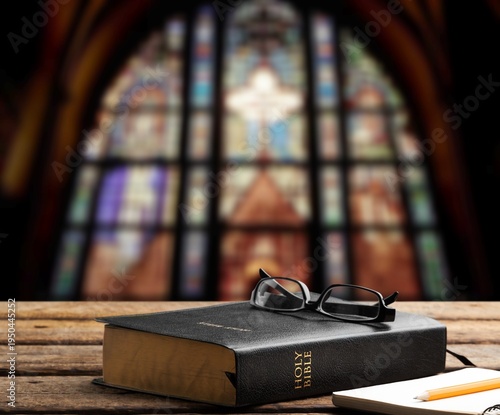 Photos Christian wood cross and open bible book, Holy concept