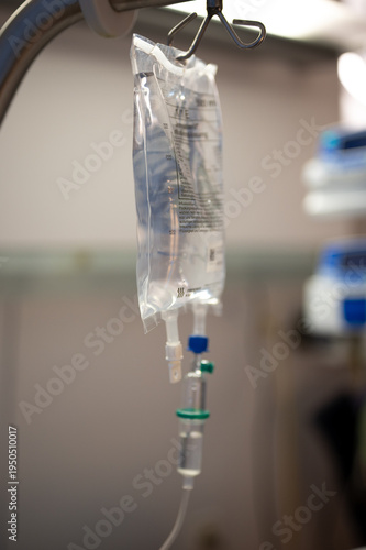 Infusion im Krankenhaus. Medikament. Tropf.