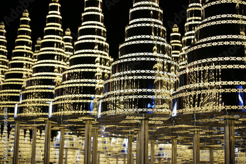 태국 부리람의 호국 상징인 라마 1세 국왕 동상과 역사적 기념 광장
