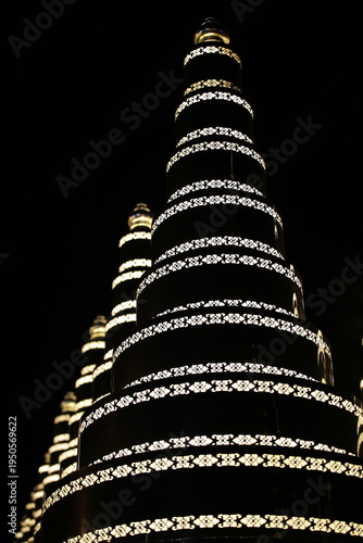 태국 부리람의 호국 상징인 라마 1세 국왕 동상과 역사적 기념 광장
