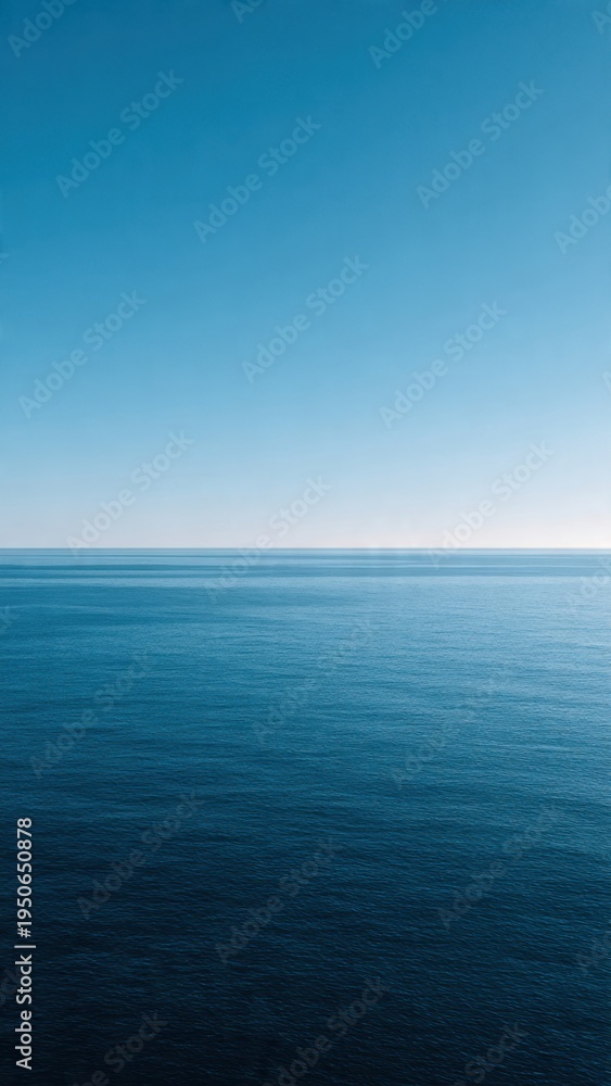 Obraz premium Serene Blue Ocean and Clear Sky with Horizon