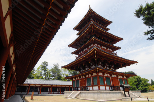 薬師寺　回廊と西塔　奈良市西ノ京町