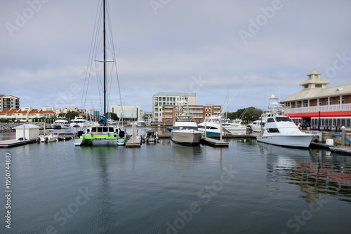Cuadro en lienzo Boats moored at marina waterfront in Pensacola Florida
