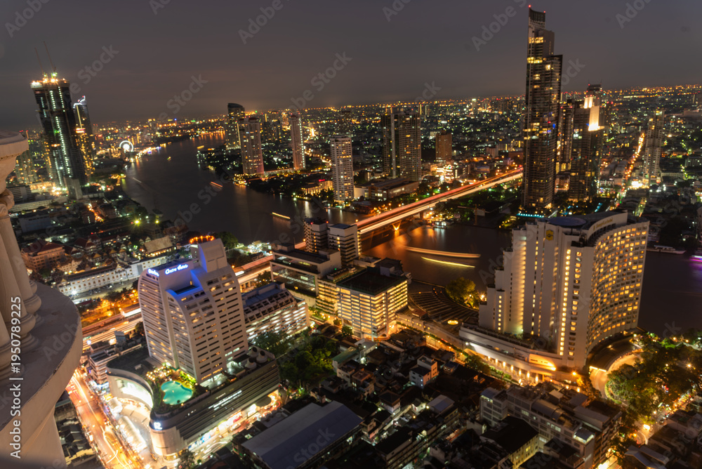 Obraz premium City twilight Amazing cityscape light. Panorama view of Bangkok city skyline night time sunset sky. Beautiful skyscraper midtown landscape. Capital building background modern office district