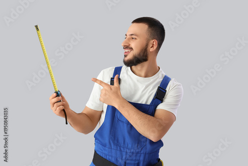 Young male construction wor...