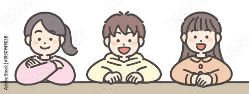 肘をついて笑顔の男の子1人と女の子2人