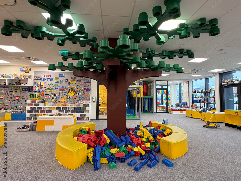 Obraz premium Indoor play area with giant blocks and tree