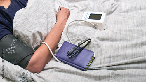 Measuring blood pressure on the right arm