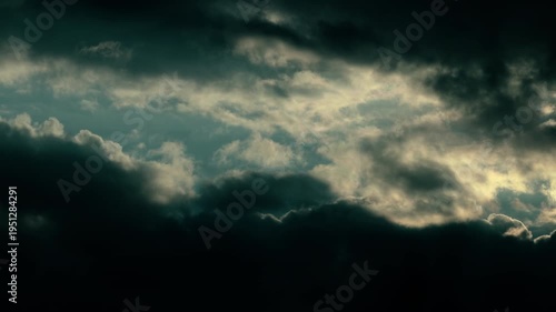 4K 59,94 fps Timelapse: Dynamic Stormy Sky Transition with Intense Texture and Light