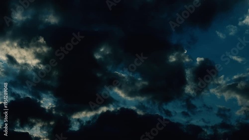 4K 59,94 fps Cinematic Sky: Textured Storm Clouds Drifting Right