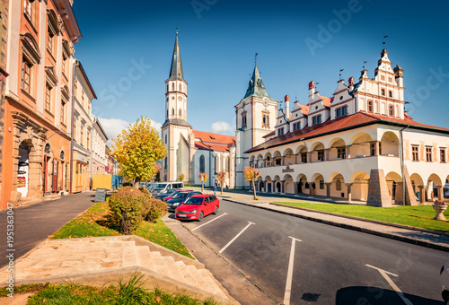 Fotografi Attractive summer view of historic Town Hall of Levoca and church of St