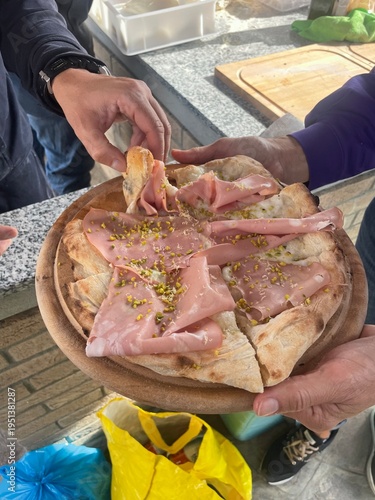 pizza fatta in casa, pizza con mortadella