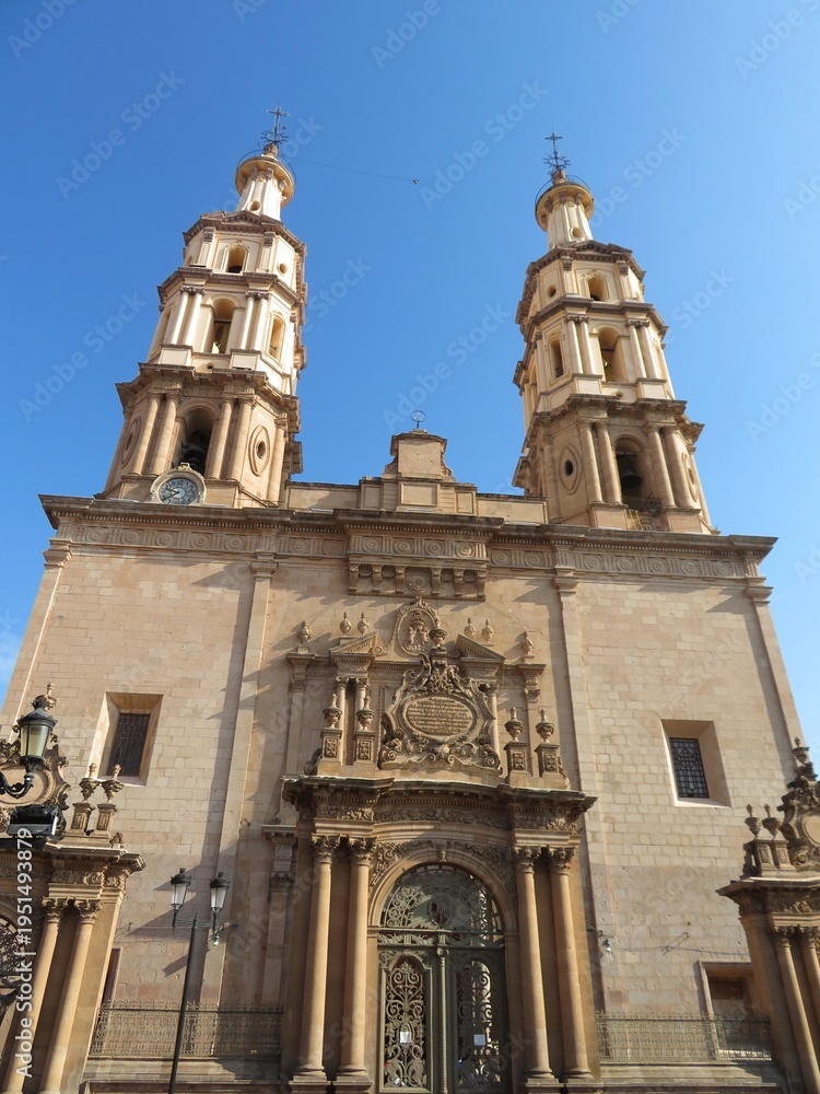 Fototapeta premium Cathedral-Basilica of the Most Holy Mother of Light - Catedral Metropolitana de Nuestra Madre Santisima de la Luz Catedral catolica in Leon, Guanajuato, Mexico 