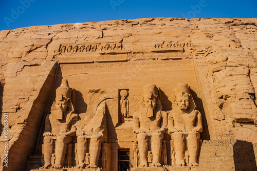 Quadro su tela Seated statues of Ramses II at Abu Simbel temple