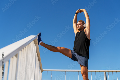 Foto Adult man exercising outdoors on sunny summer day.