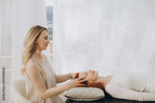 Fotografie Woman performing theta healing energy session