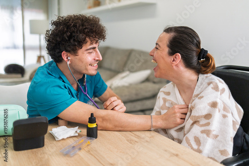 Fotografie Healthcare professional providing home care, smiling with cheerful woman