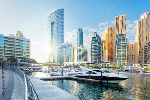 Bild auf Leinwand Luxury Yachts Moored in Dubai Marina with Modern Skyscraper Background