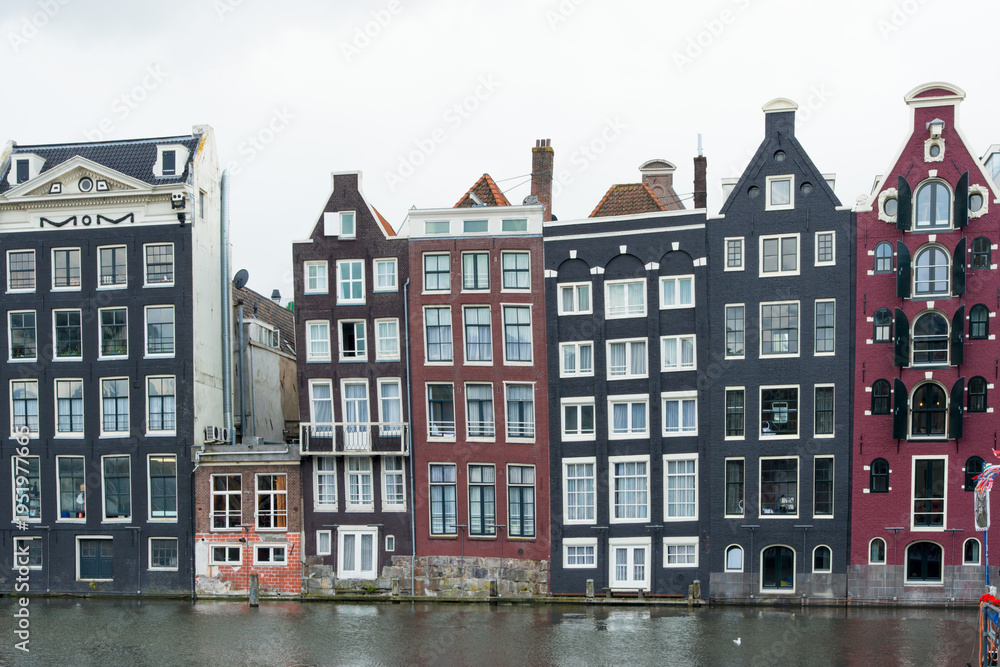 Obraz premium Beautiful waterfront with multicolored buildings at Prinsengracht, Amsterdam