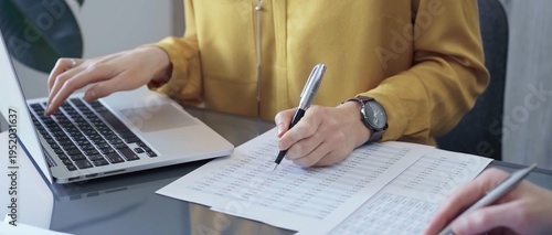 фотографія Businesswoman or professional auditor is analyzing data on laptop