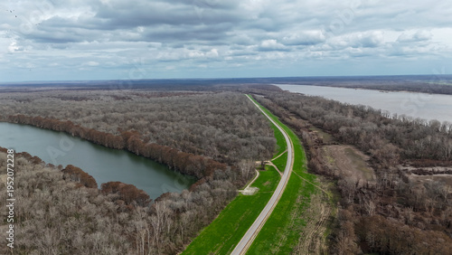 Bilde på lerret Aerial view showing la 15 highway running on top of the mississippi river levee,