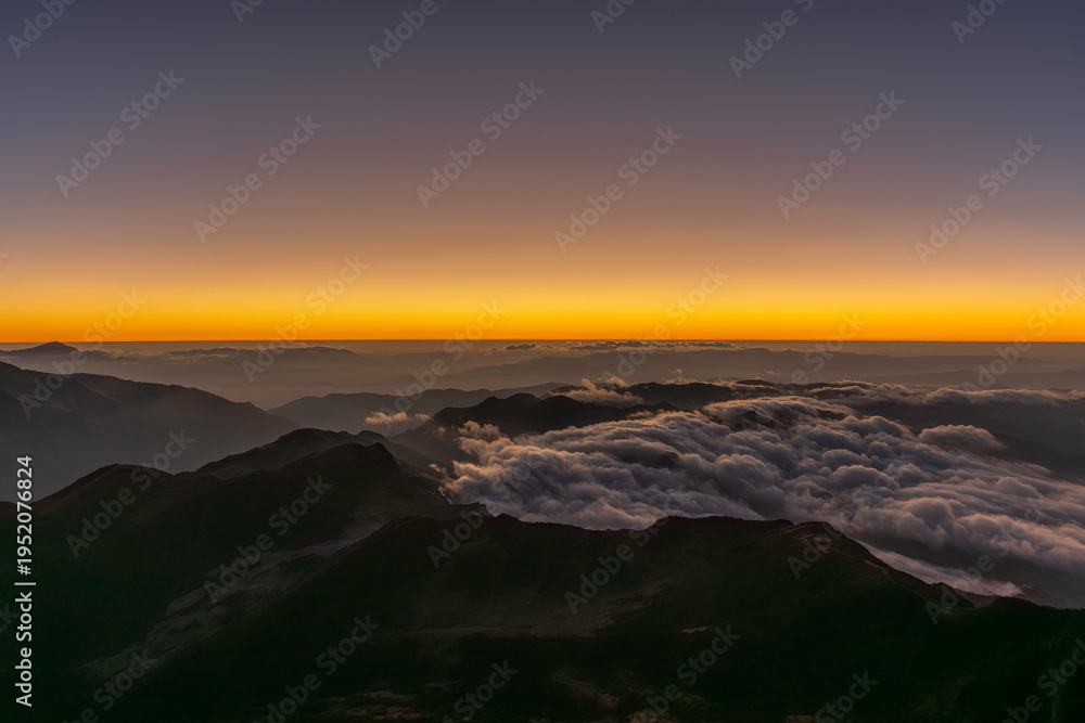 Fototapeta premium Sunrise landscape at Jiaozi Snow Mountain in Kunming, Yunnan, China, featuring dramatic cliffs, a mountain boardwalk, and a sea of clouds below. High-altitude scenic viewpoint bathed in warm morning l