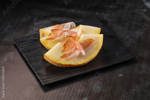 Photos Slised sweet melon with Jamon