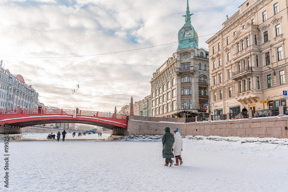 Obraz premium People walk along the canals on ice in winter in the center of the city. Saint Petersburg, Russia - 2 Feb 2026