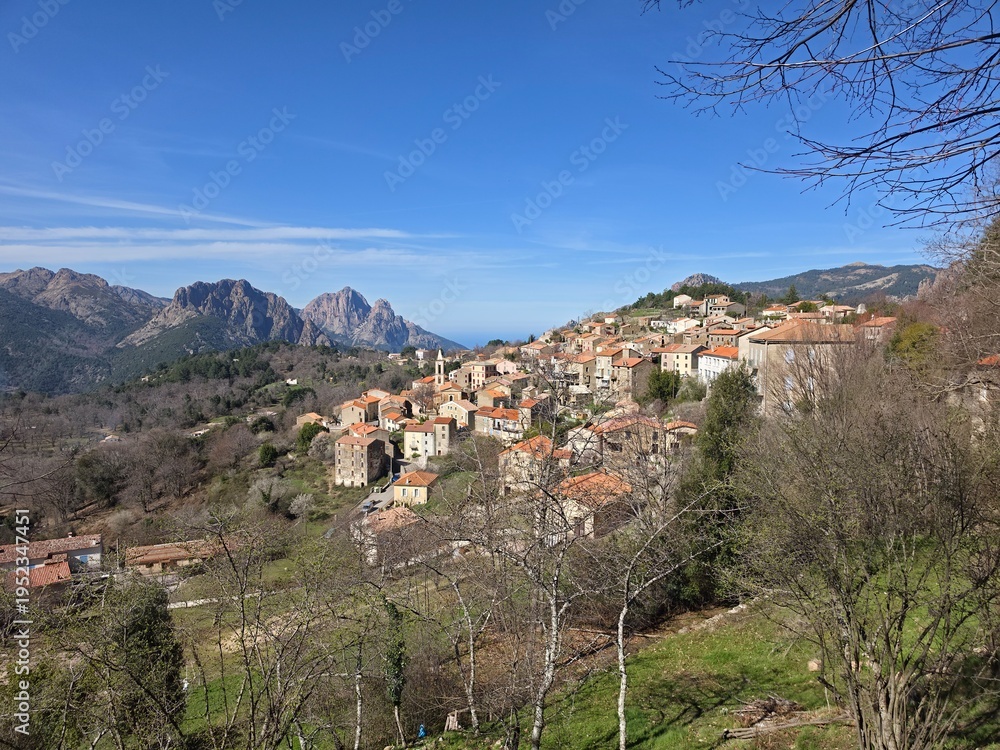 Obraz premium Village en Corse