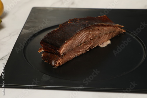 Bild auf Leinwand Plat de viande au restaurant avec garniture