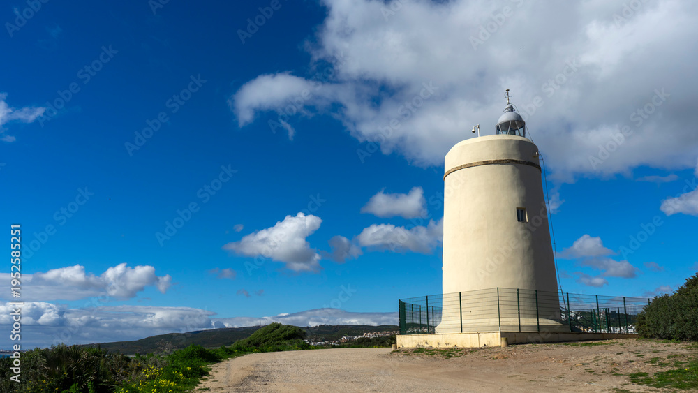 Fototapeta premium Faro Punta Carbonera en la playa de la Alcaidesa, Andalucía 
