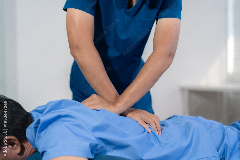 Obraz premium Patient at the physiotherapy doing physical exercises with therapist.