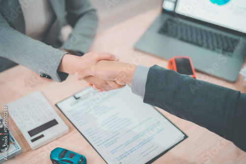 Shaking hands, closing a deal, business agreement, contract document, sales contract, related to automobiles.
Car model calculator, car key, car purchase, loan, close-up shot, emphasizing emotion.