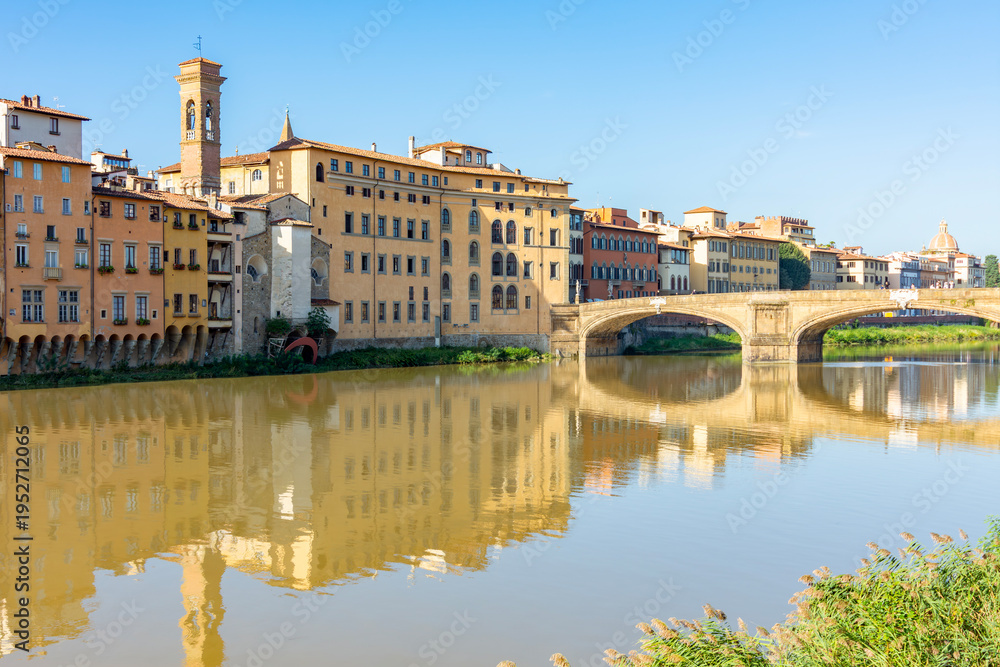 Fototapeta premium Florence architecture and St. Trinity bridge over Arno river, Italy