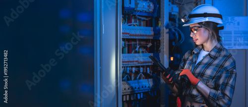 Obraz na plátně Electrical engineer inspecting power system using tablet