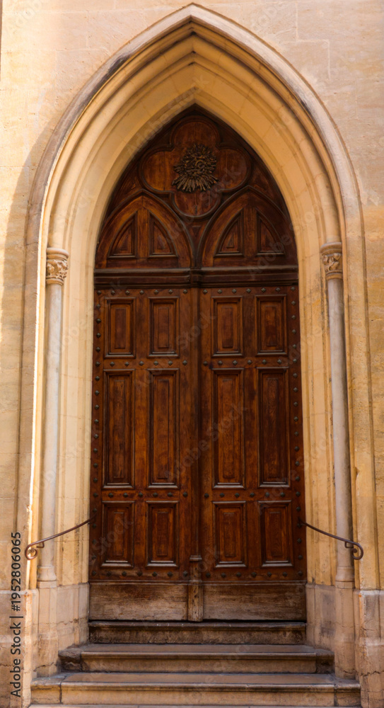 Fototapeta premium Gothic wooden arched door in Montpellier, France