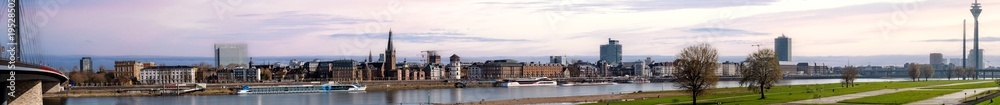 Fototapeta premium Düsseldorf Skyline