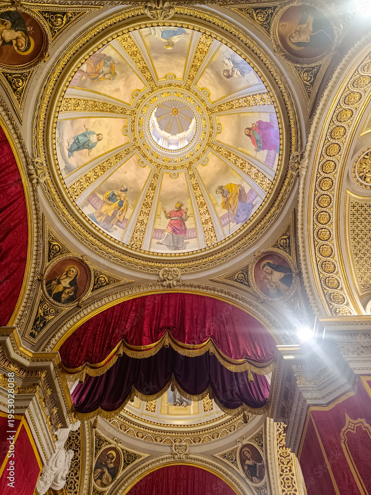 Obraz premium Ceiling with dome with frescoes of saints and red drapery in the Basilica of St. Dominic, Valletta MALTA