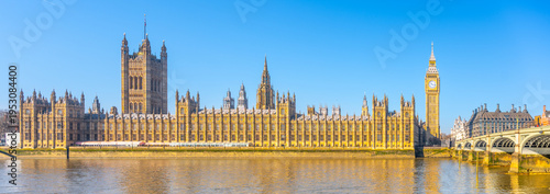 Fotografie Houses of Parliament and Big Ben sit next to the River Thames