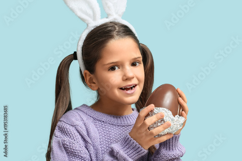 Cute little girl in bunny e...