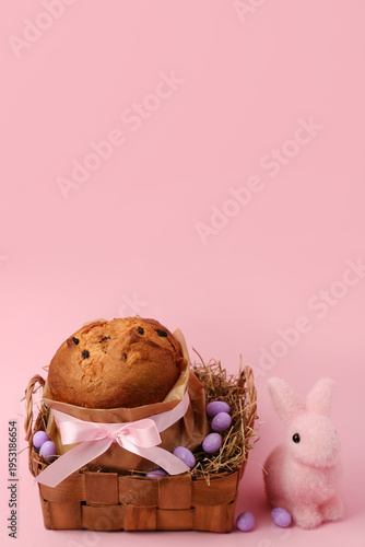 Basket with delicious Easte...
