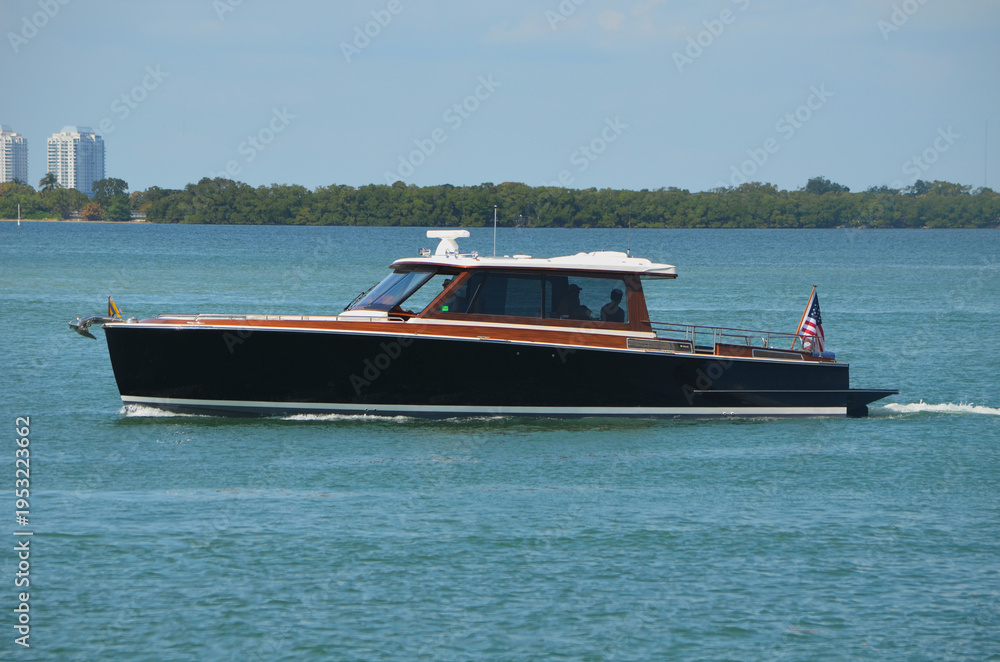 Obraz premium Well Maintained Vintage Cabin Cruiser