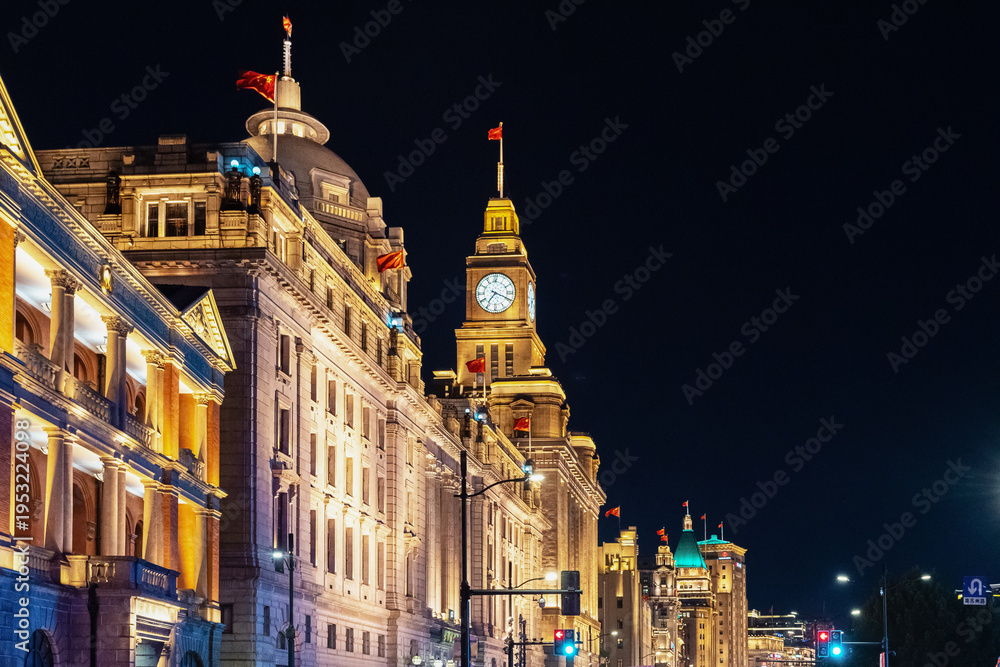 Obraz premium Landmarks lit at night along the waterfront in Shanghai, highlighting city architecture and history. May 1, 2025 China, Shanghai